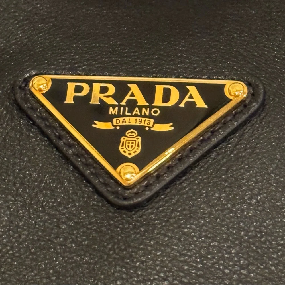 NWOT Prada Arque Large Black Leather Shoulder Bag - Picture 4 of 13